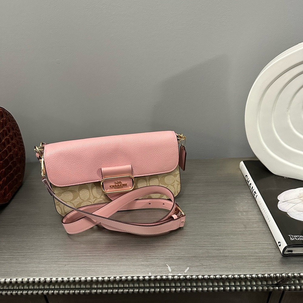 Morgan Shoulder Bag In Signature Canvas